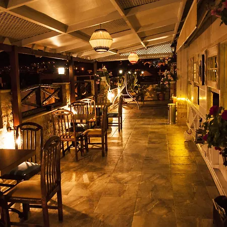 Otel Golden Stone Butik 3*