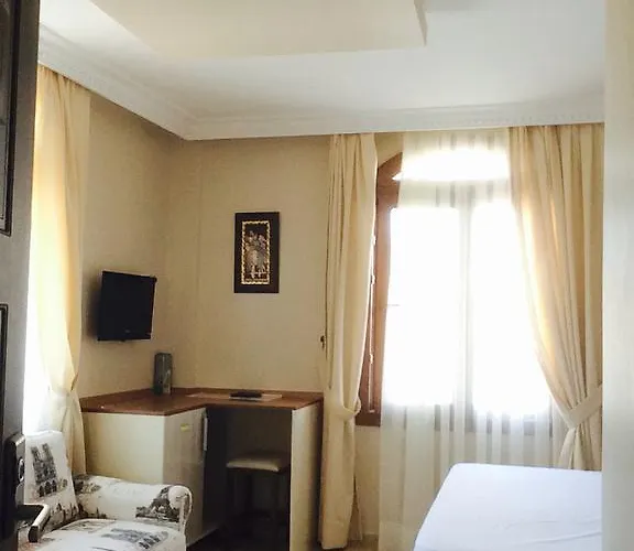 Golden Stone Butik 3*