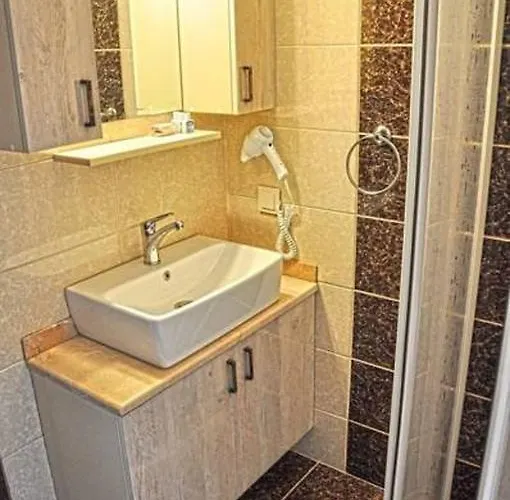 Golden Stone Butik 3*