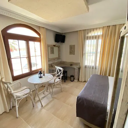 Отель Golden Stone Butik 3*